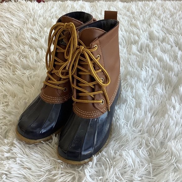 G.H. Bass & Co. Shoes - Duck Boots by G.H.Bass & Co. Women’s size 7 brown and navy blue